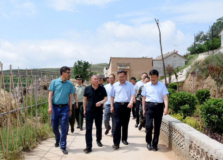 王銳深入麥積區(qū)、甘谷縣掛牌督戰(zhàn)村調(diào)研指導脫貧攻堅工作