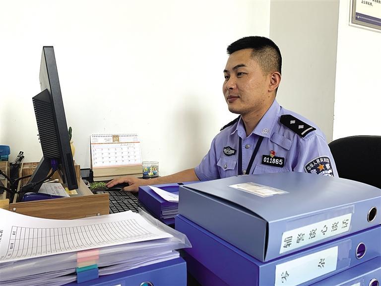 “身為黨員，就應該第一個往前沖”