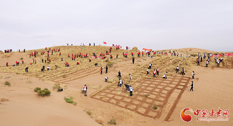 甘肅省委宣傳部、省文明辦、省志愿服務(wù)聯(lián)合會在古浪縣舉行壓沙主題文明實踐志愿服務(wù)活動