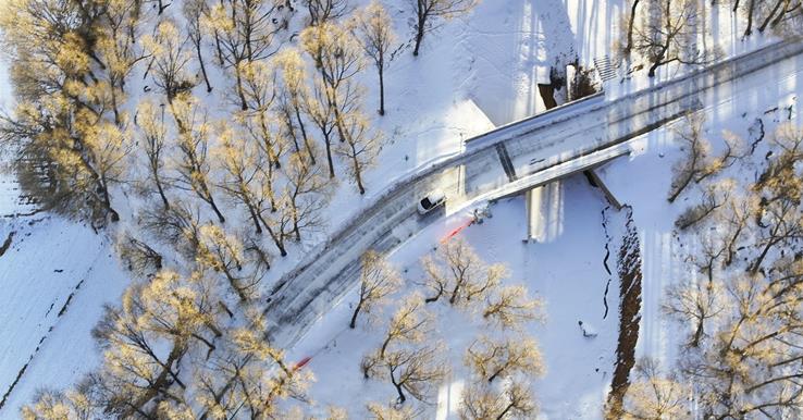 雪后祁連山下風(fēng)光美