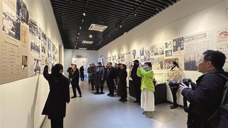 重溫新文化經(jīng)典 感悟“孺子?！鼻閼? /><p>重溫新文化經(jīng)典 感悟“孺子牛”情懷</p></a>                </div>
                <ul class=