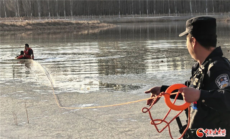 相隔不到一年 吳謹(jǐn)帆再次跳湖救人